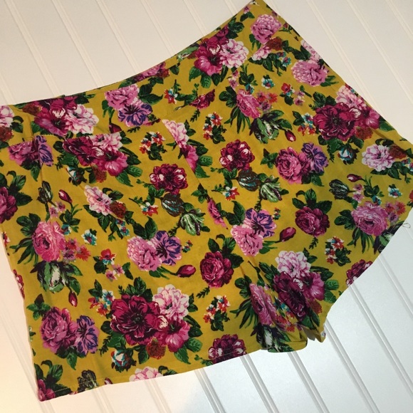 Forever 21 Pants - 3/$20 High Waisted Floral Shorts